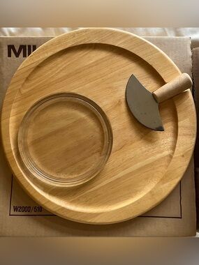 Mikasa Cheeseboard Glass Inset cheese knife